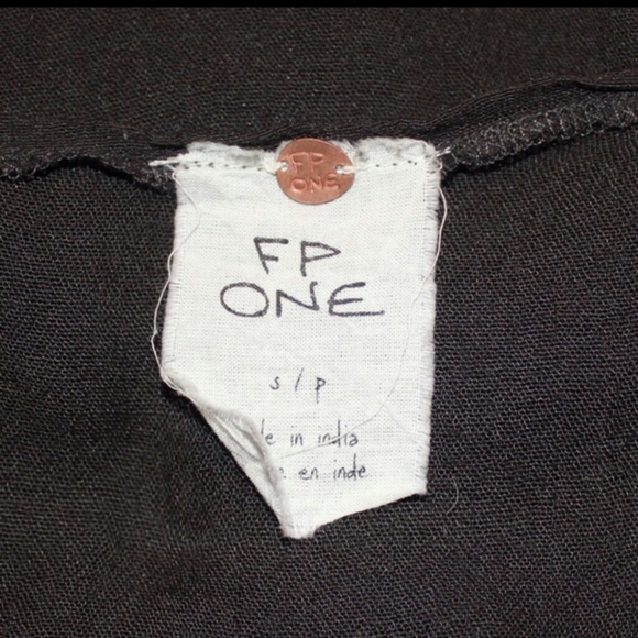 Sexy Ruffle charcoal camisole - Picture 4 of 4